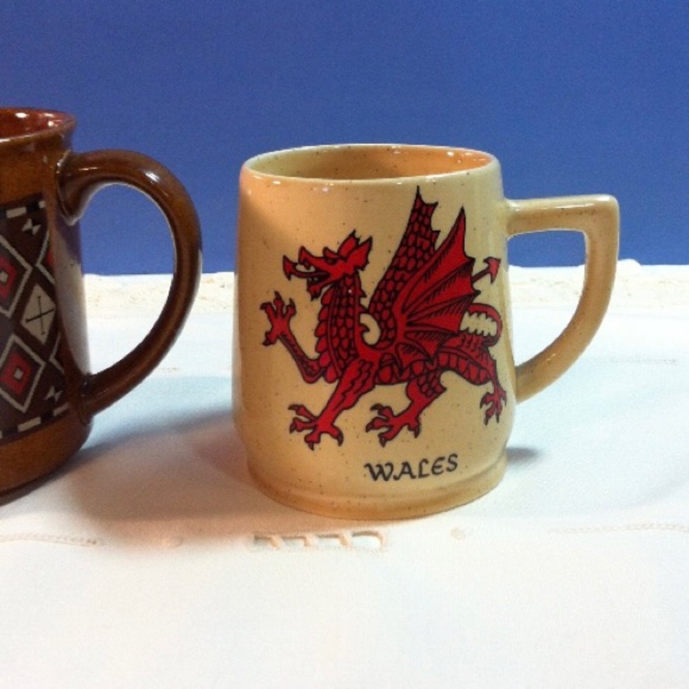 🔥SALE Vintage Wales dragon souvenir Mug Red Dragon Small thin handle 1960s